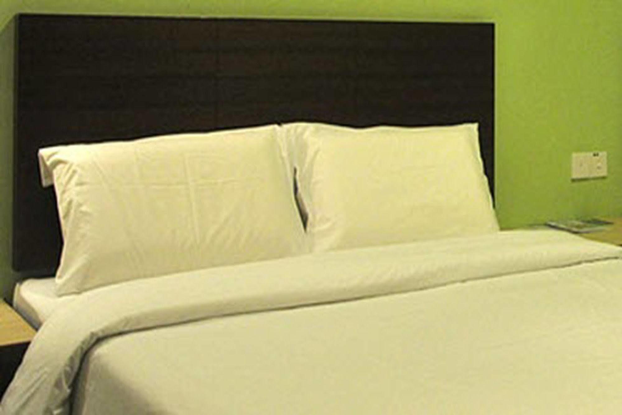 Golden Bay Hotel Malacca Екстериор снимка