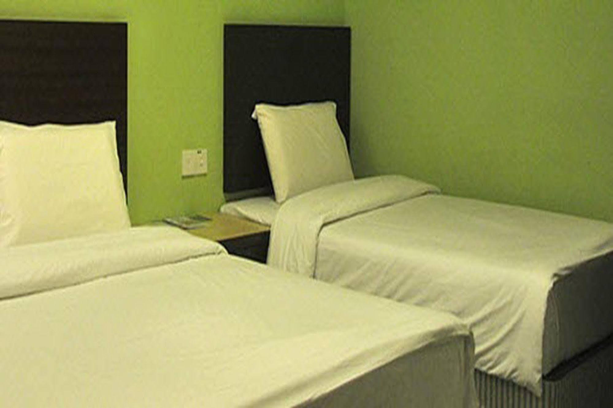 Golden Bay Hotel Malacca Екстериор снимка